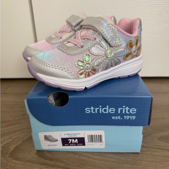 Stride Rite Light-Up Glimmer Sneaker, Iridescent, Size 7M - Picture 1 of 6